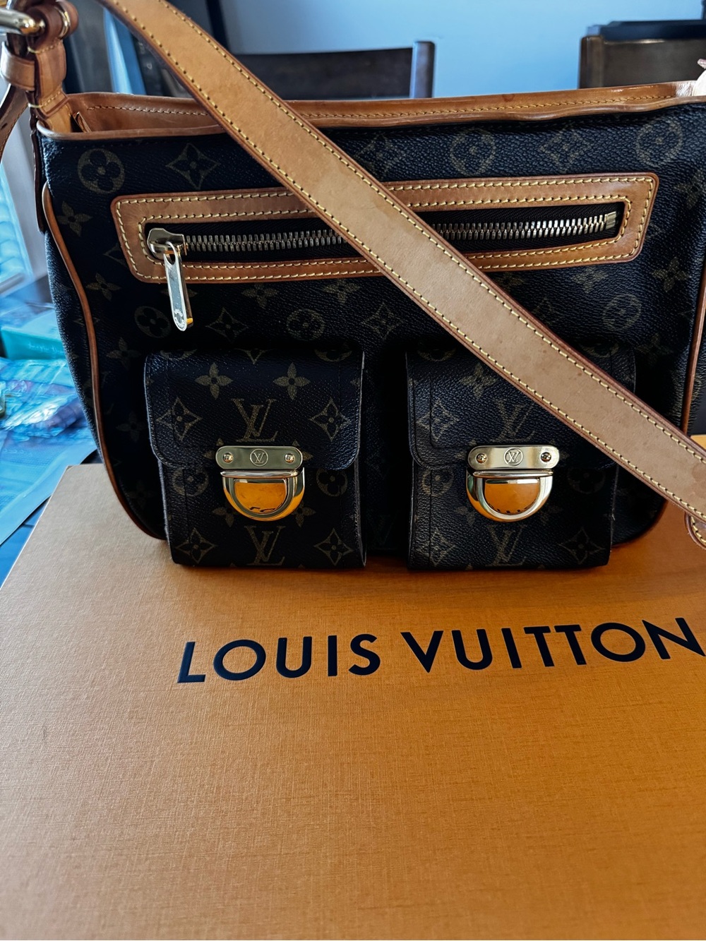 Louis Vuitton Hudson GM Monogram Bag w/ Box Dust Bag COA